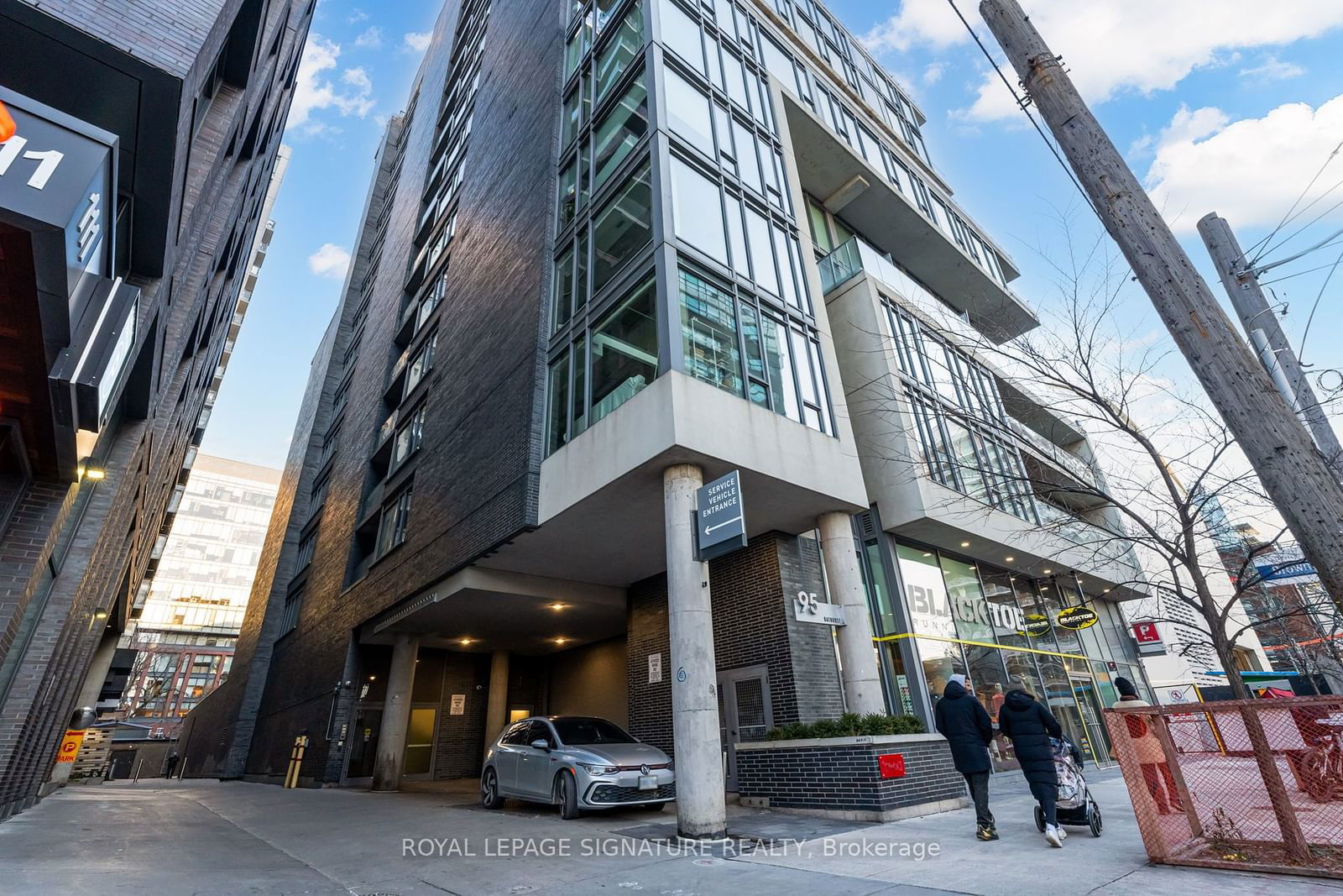 95 Bathurst St, unit 817 for rent