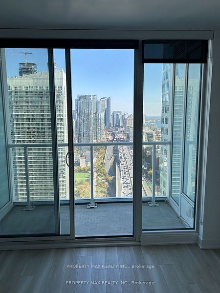 19 Bathurst St, unit 3906 for rent