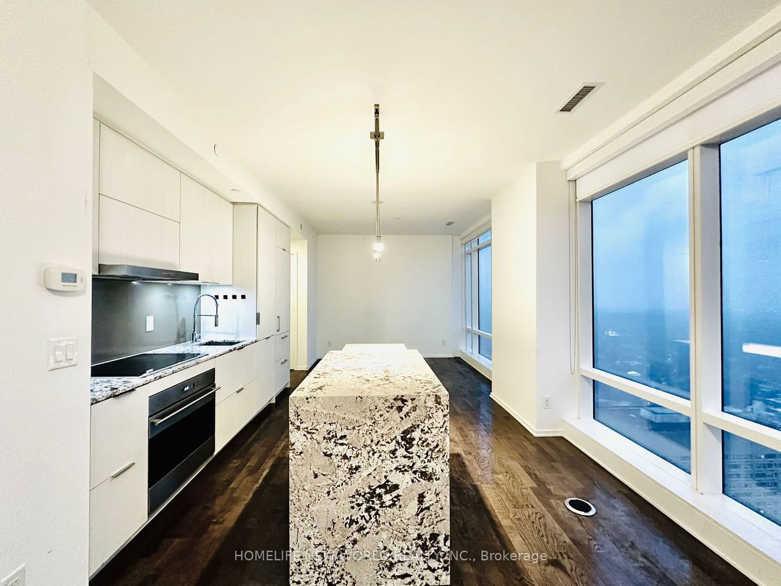 1 Bloor St E, unit 5004 for rent