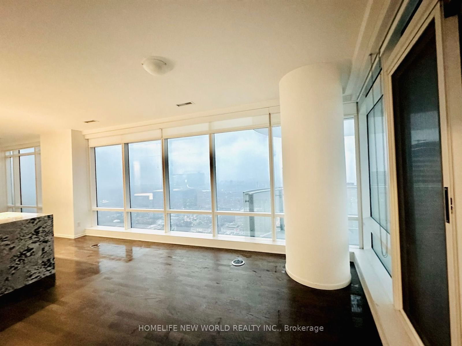 1 Bloor St E, unit 5004 for rent