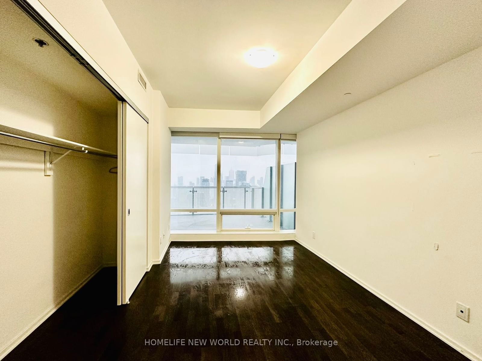 1 Bloor St E, unit 5004 for rent