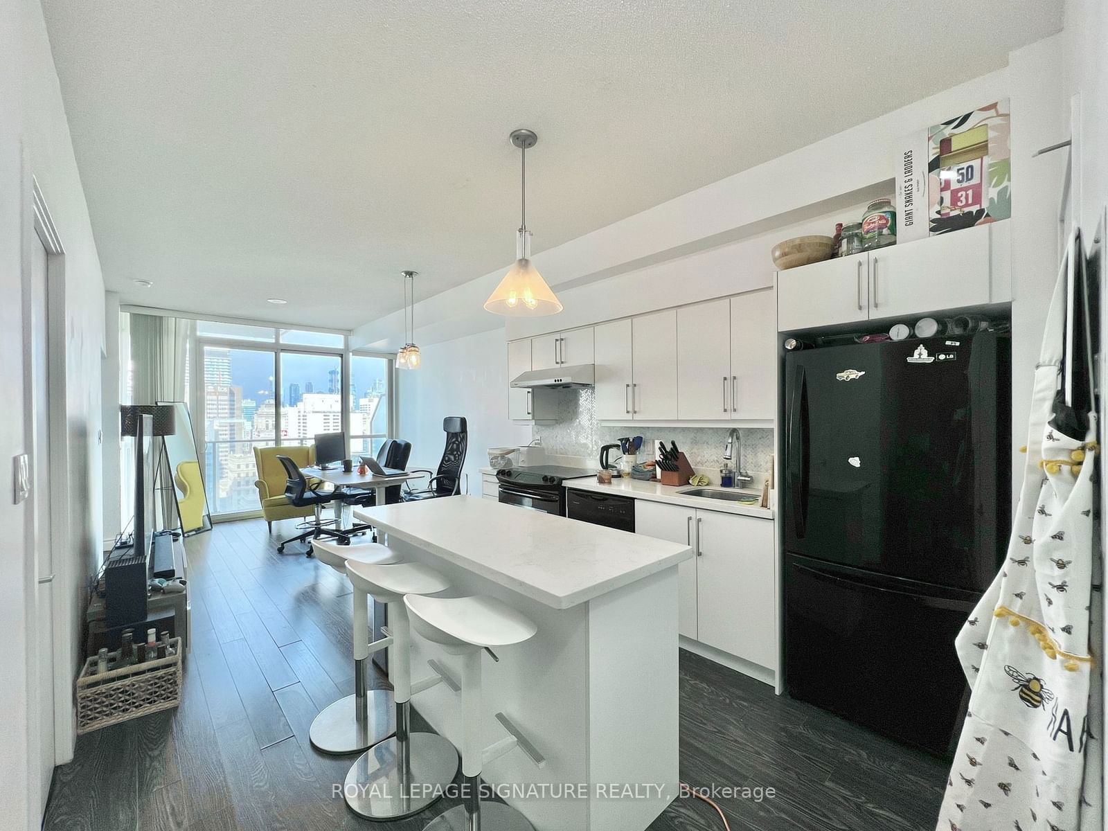 126 Simcoe St, unit 2705 for rent