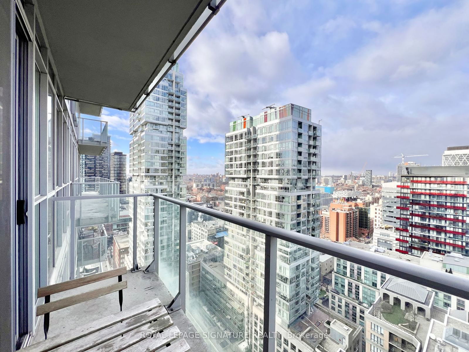 126 Simcoe St, unit 2705 for rent