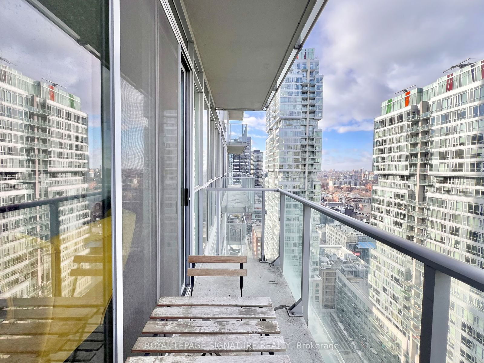 126 Simcoe St, unit 2705 for rent