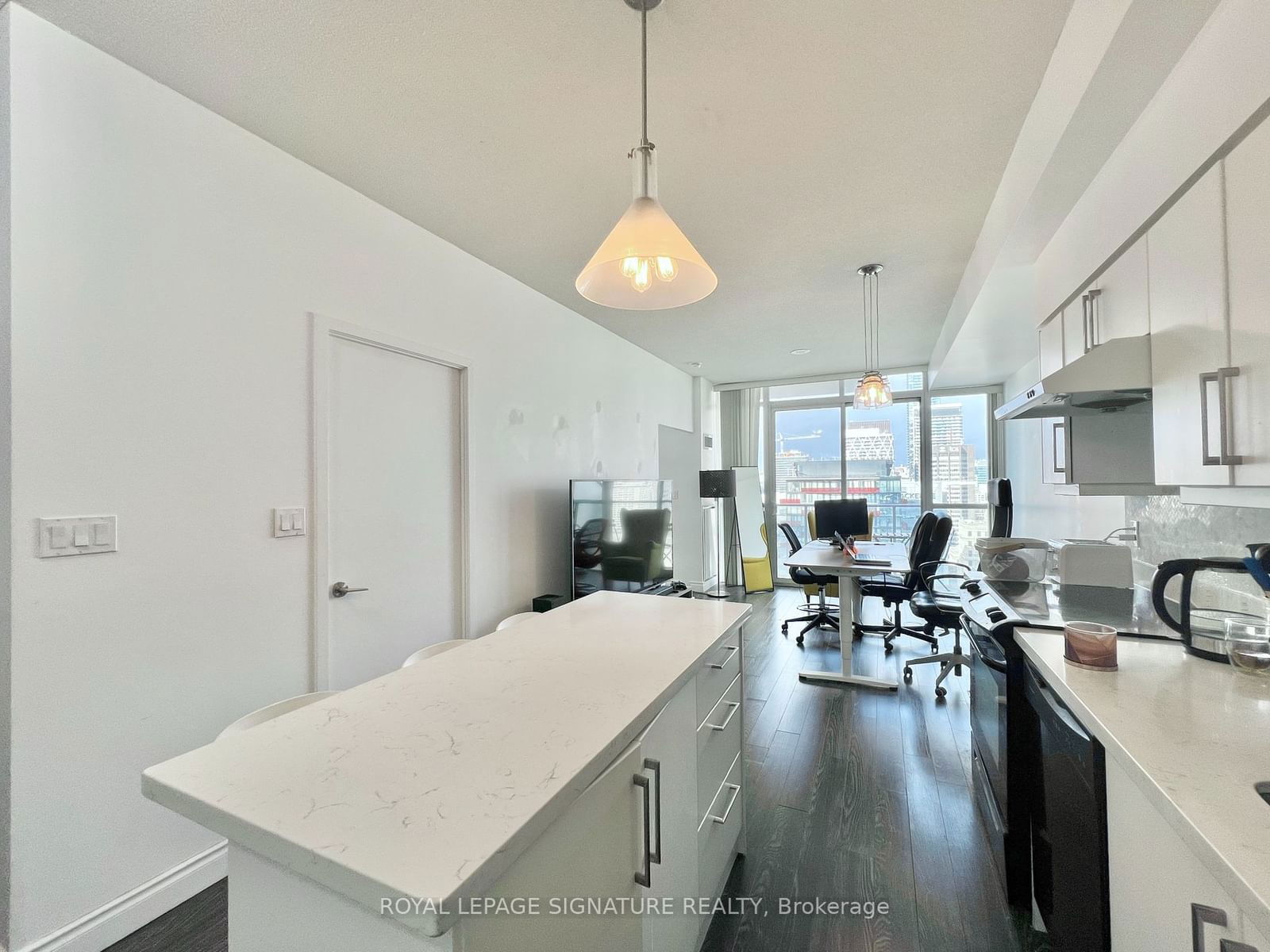 126 Simcoe St, unit 2705 for rent