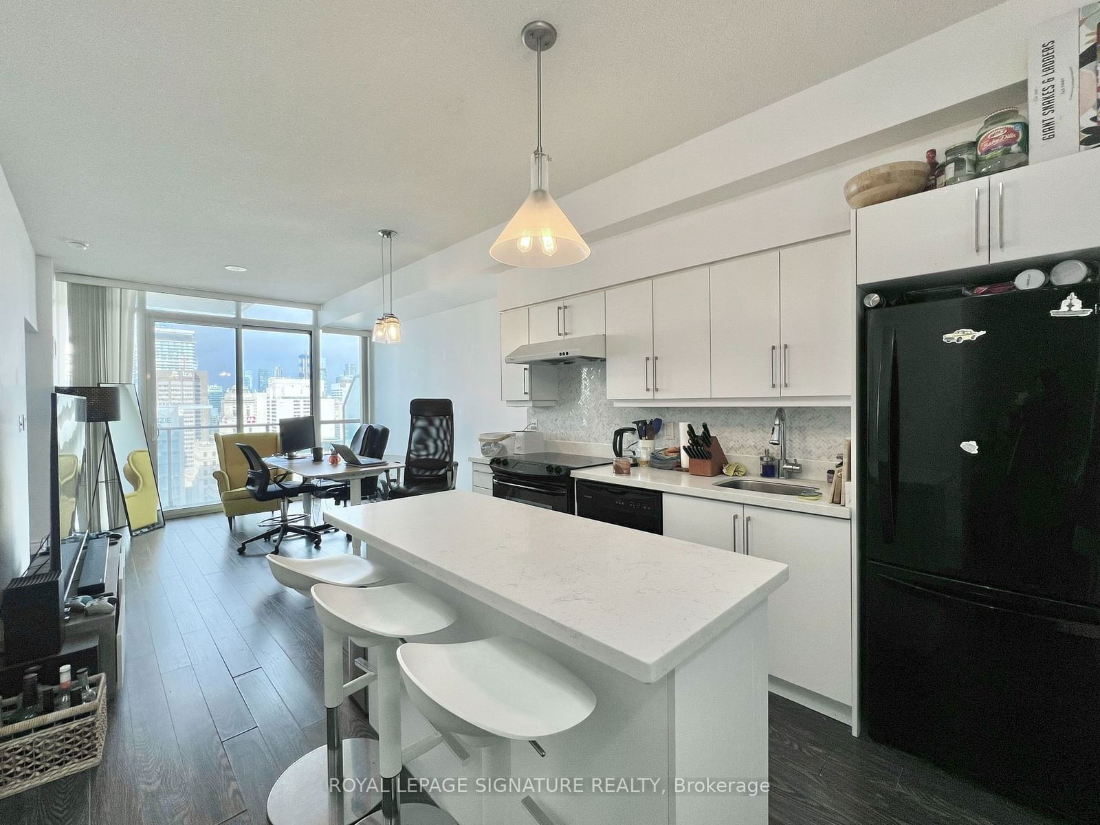 126 Simcoe St, unit 2705 for rent