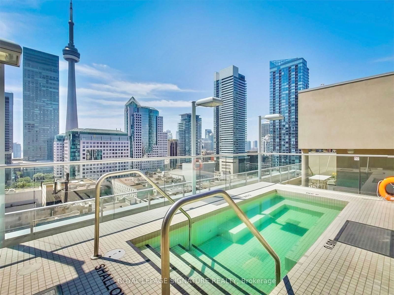 126 Simcoe St, unit 2705 for rent