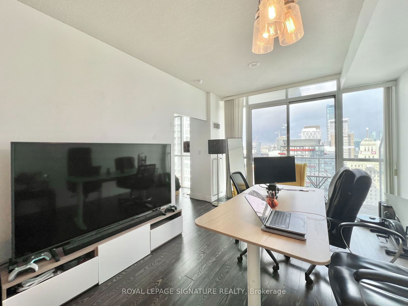 126 Simcoe St, unit 2705 for rent