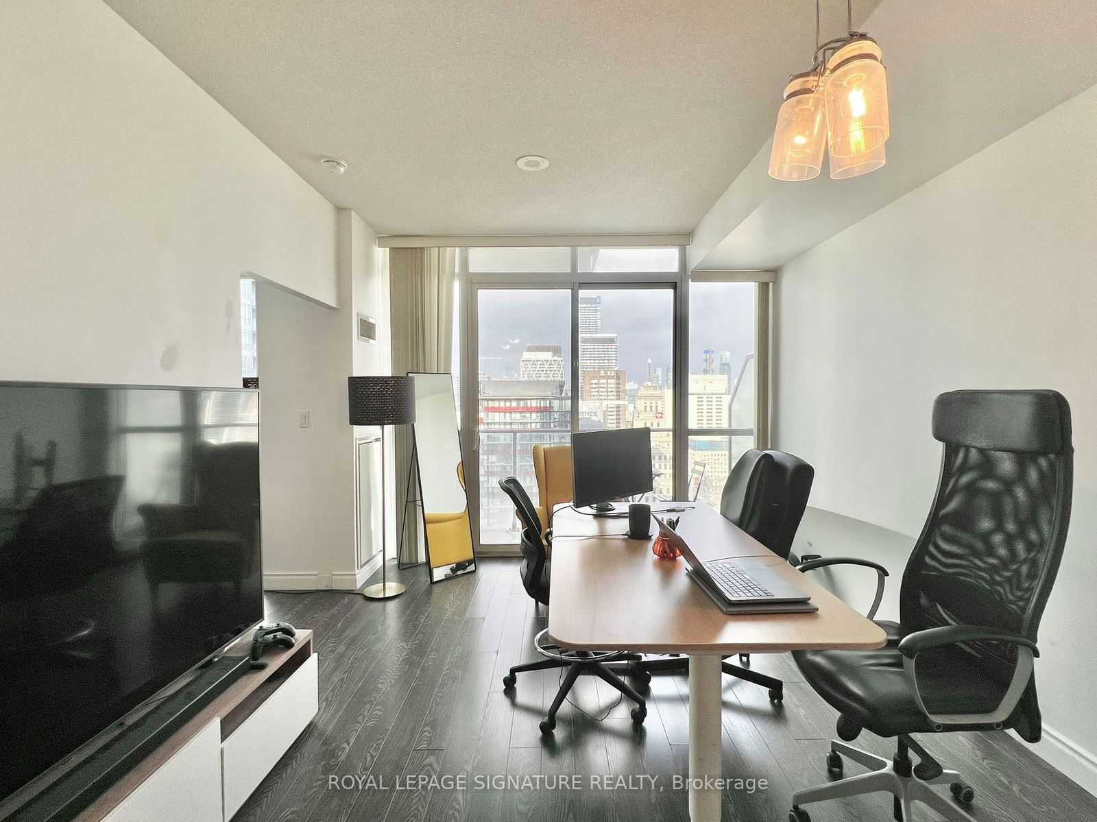 126 Simcoe St, unit 2705 for rent