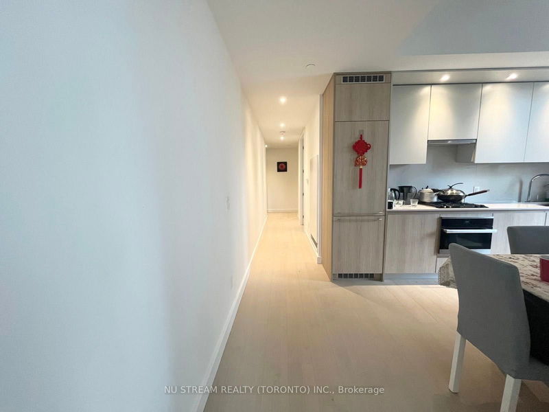 81 Wellesley St E, unit 201 for rent