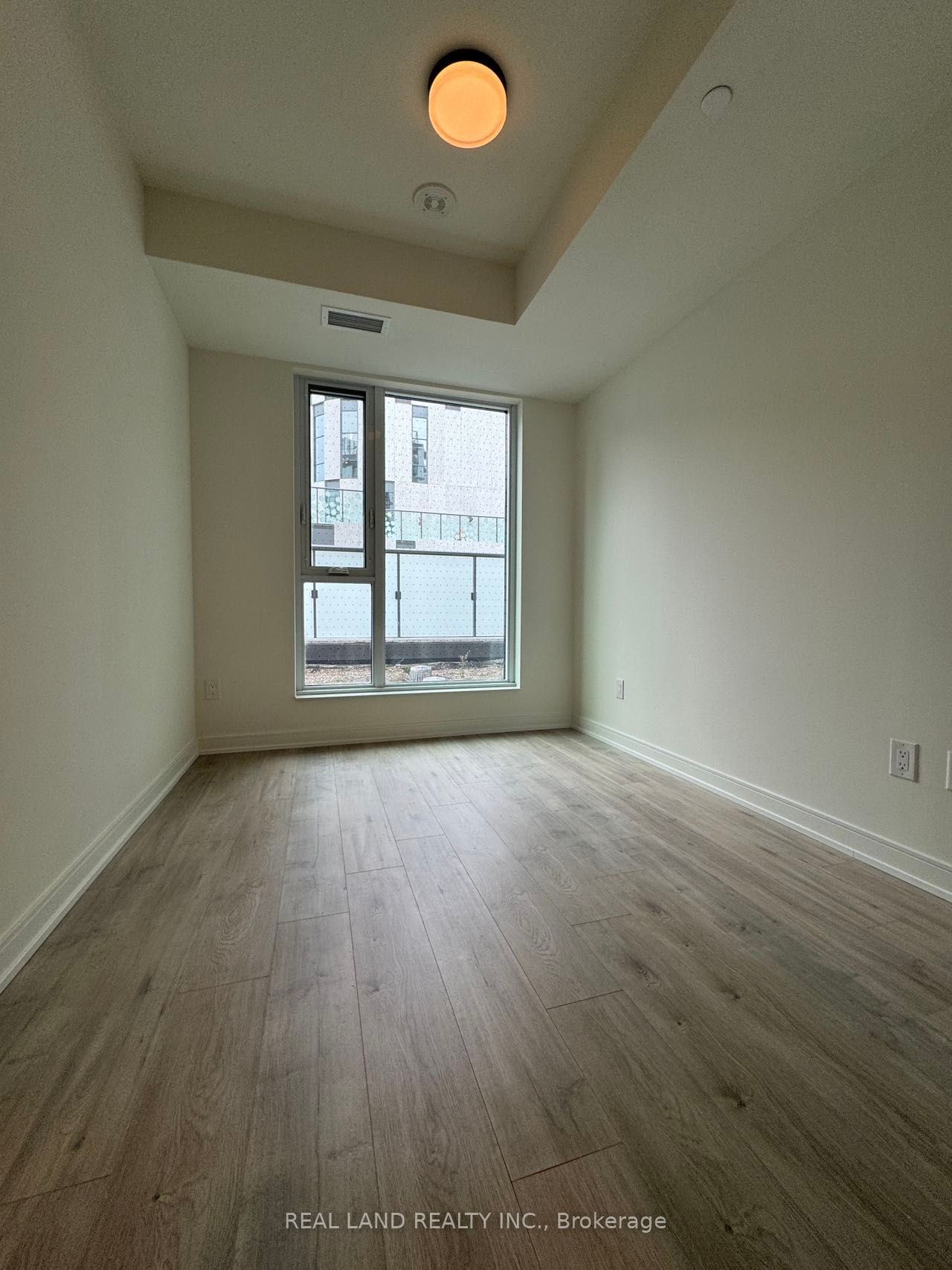 425 Front St E, unit 313 for rent