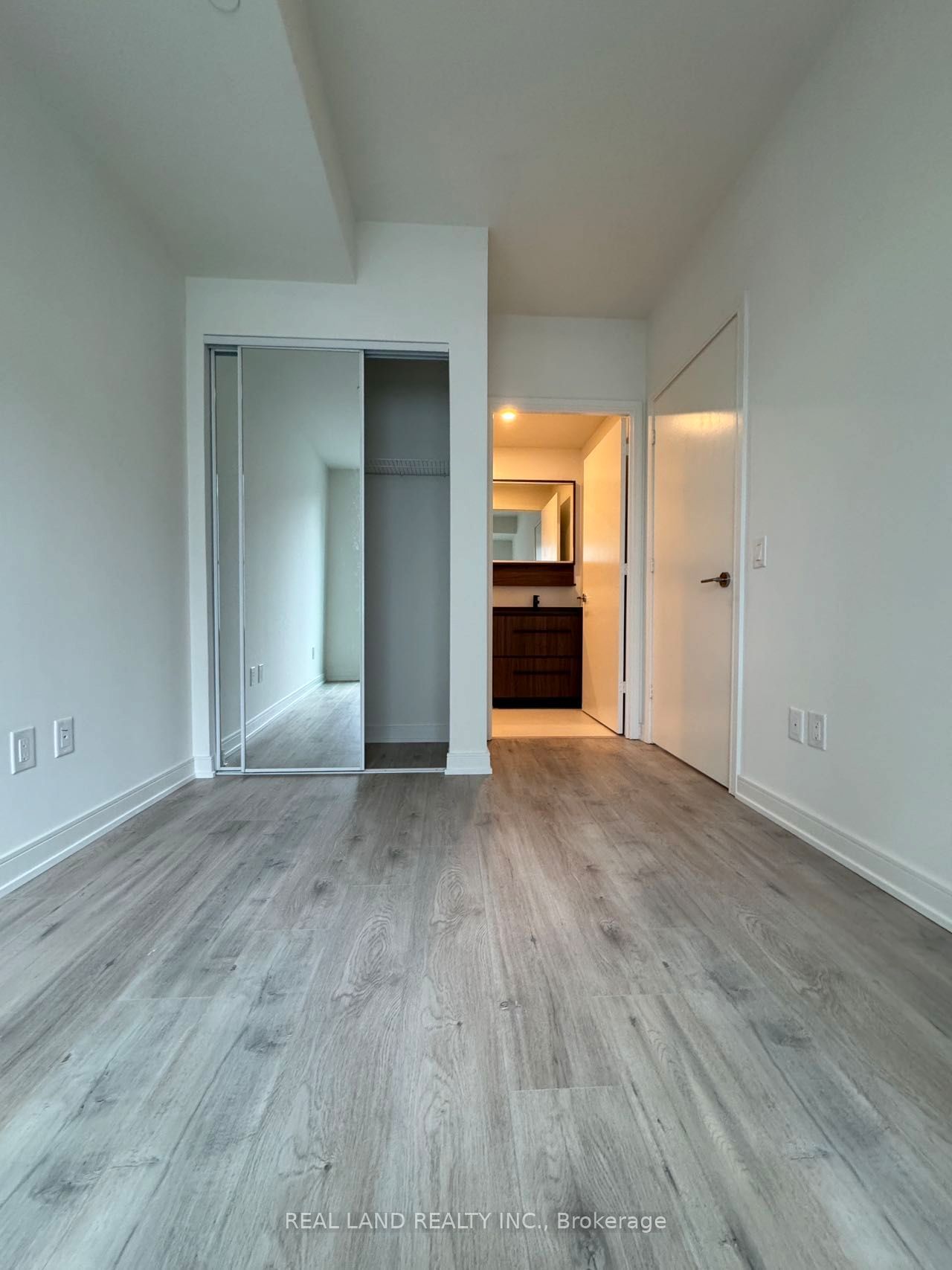 425 Front St E, unit 313 for rent