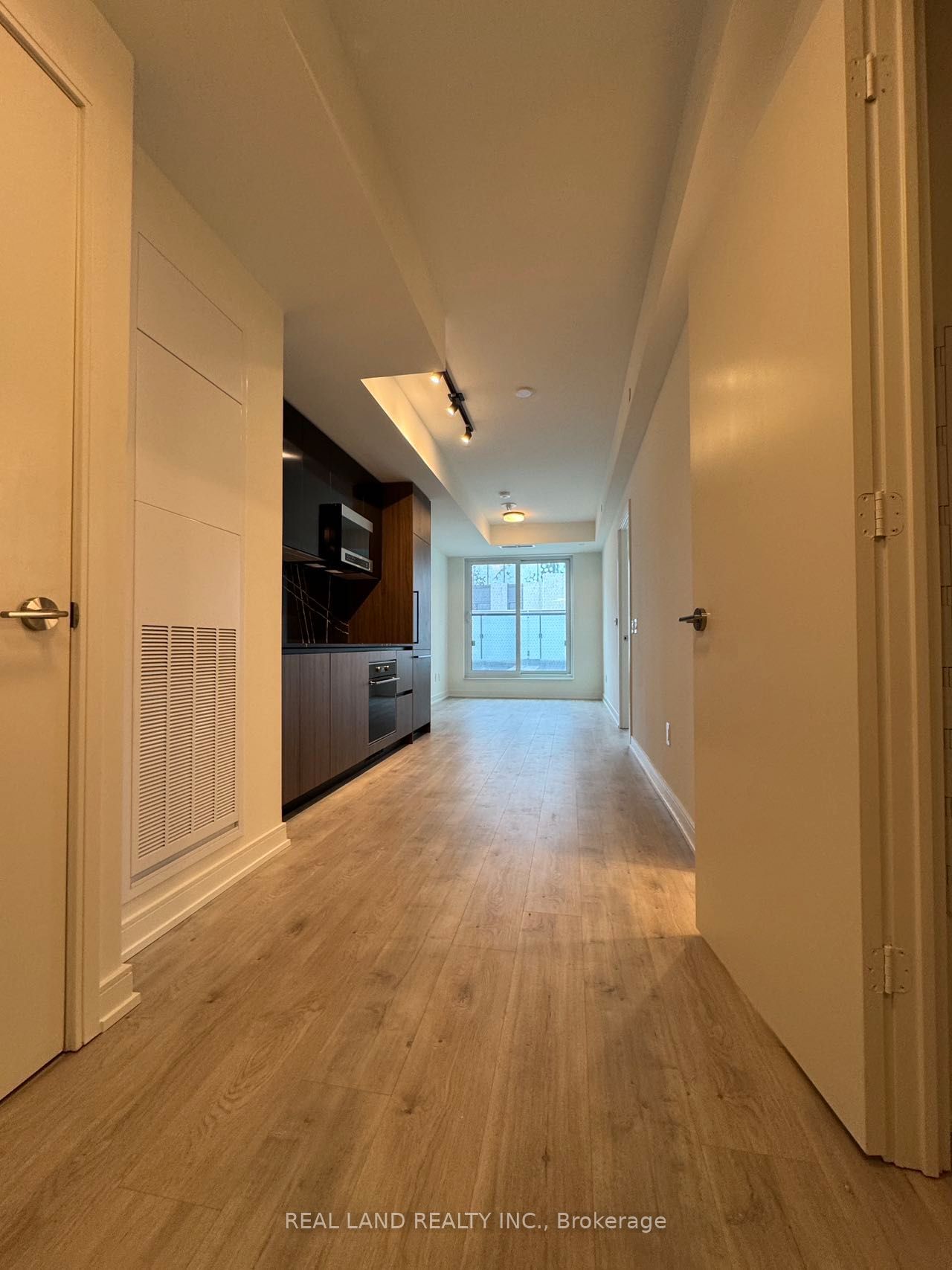 425 Front St E, unit 313 for rent