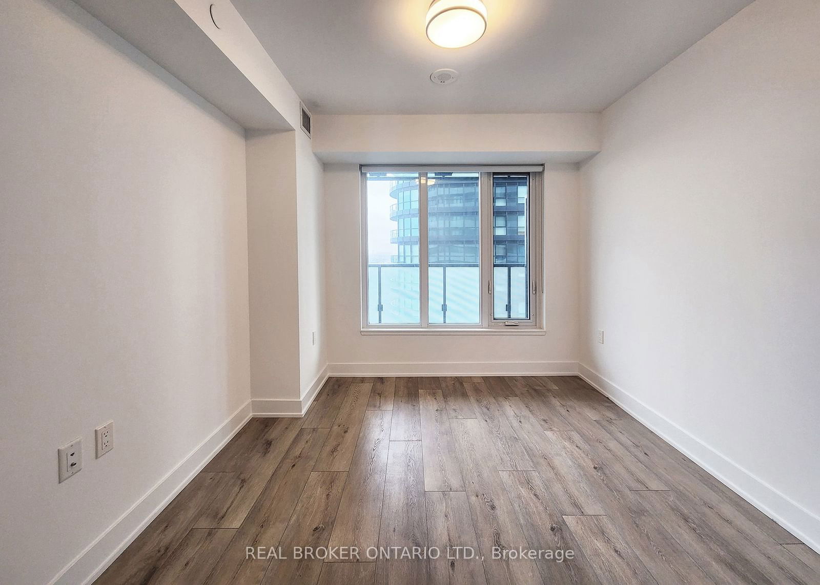 575 Bloor St E, unit 1805 for rent