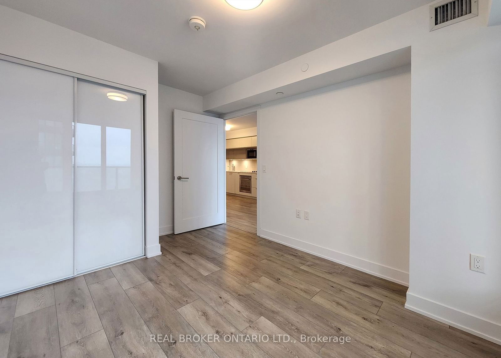 575 Bloor St E, unit 1805 for rent