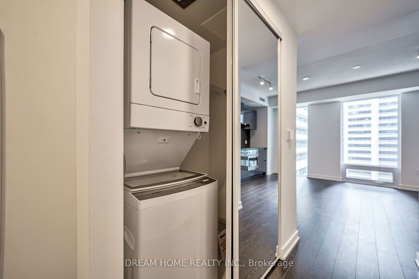 234 Simcoe St, unit 1003 for rent