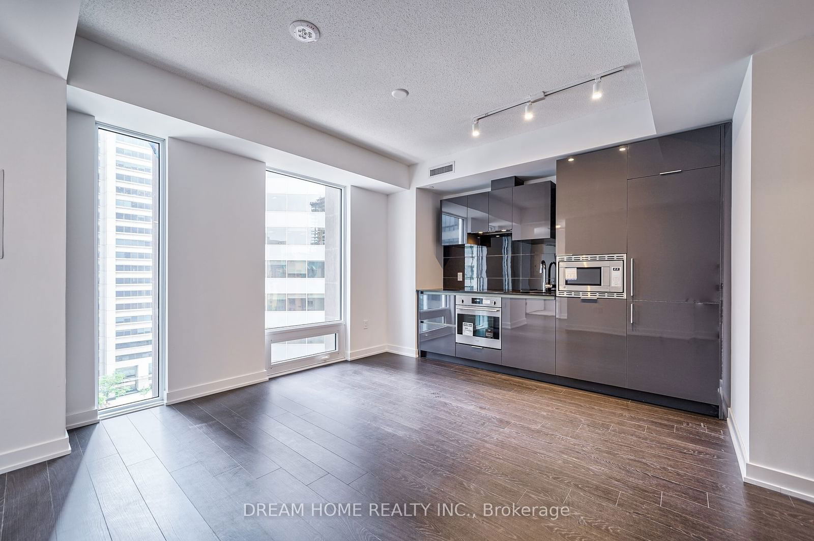 234 Simcoe St, unit 1003 for rent