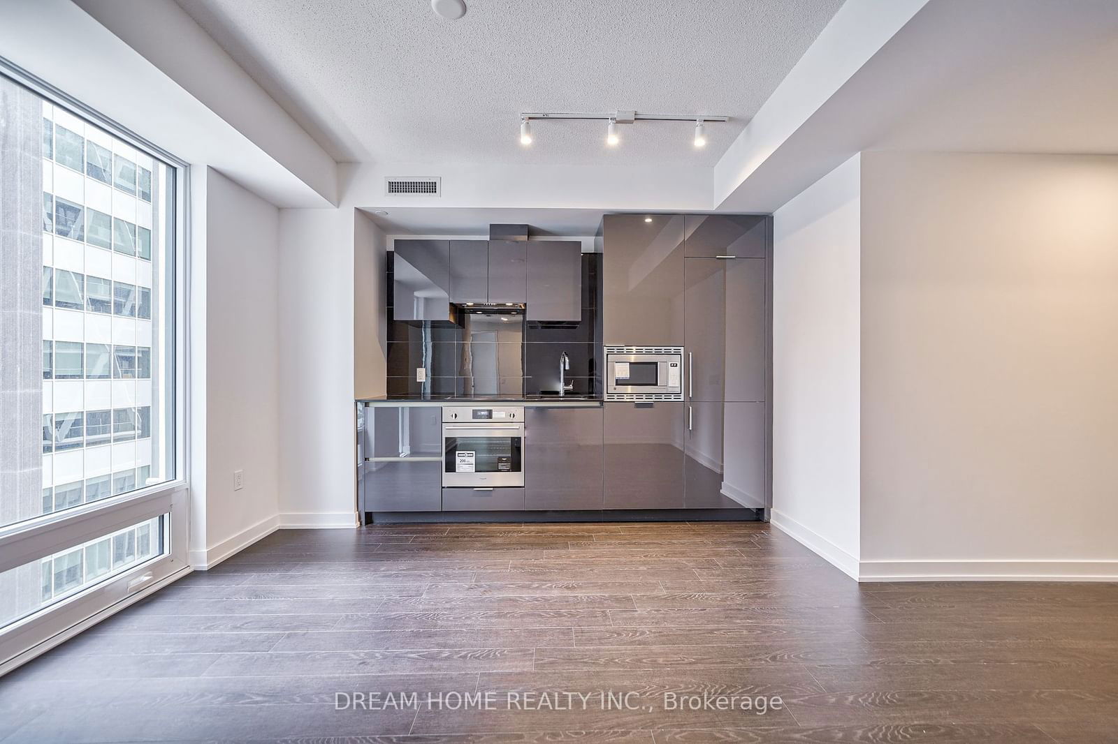 234 Simcoe St, unit 1003 for rent