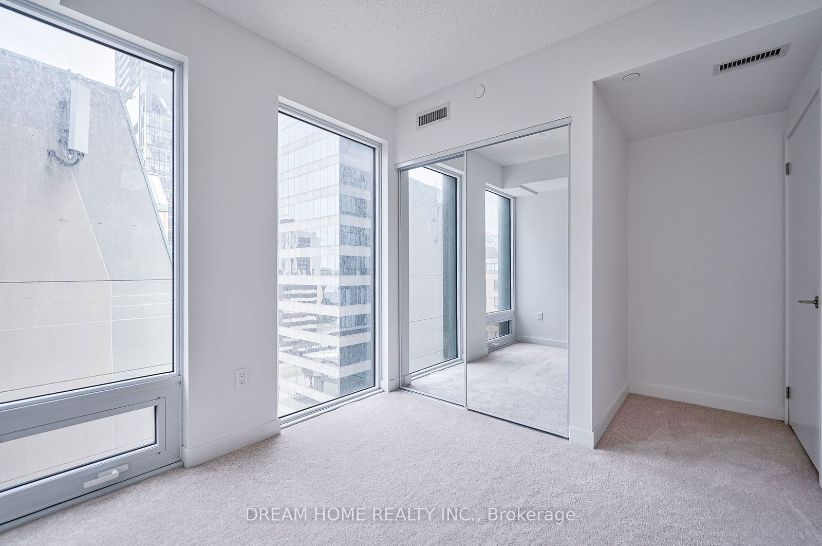 234 Simcoe St, unit 1003 for rent