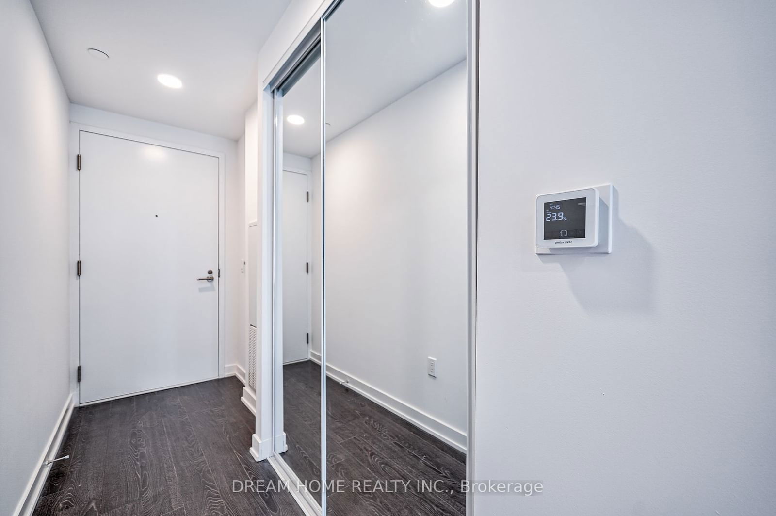 234 Simcoe St, unit 1003 for rent