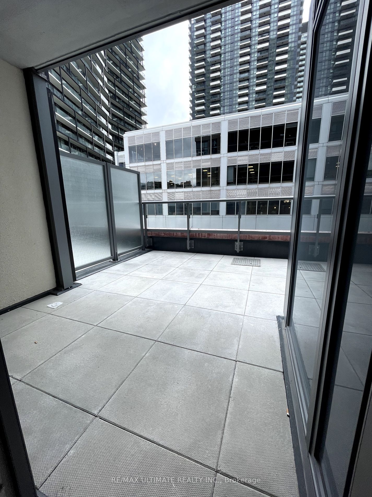 108 Peter St, unit 805 for rent