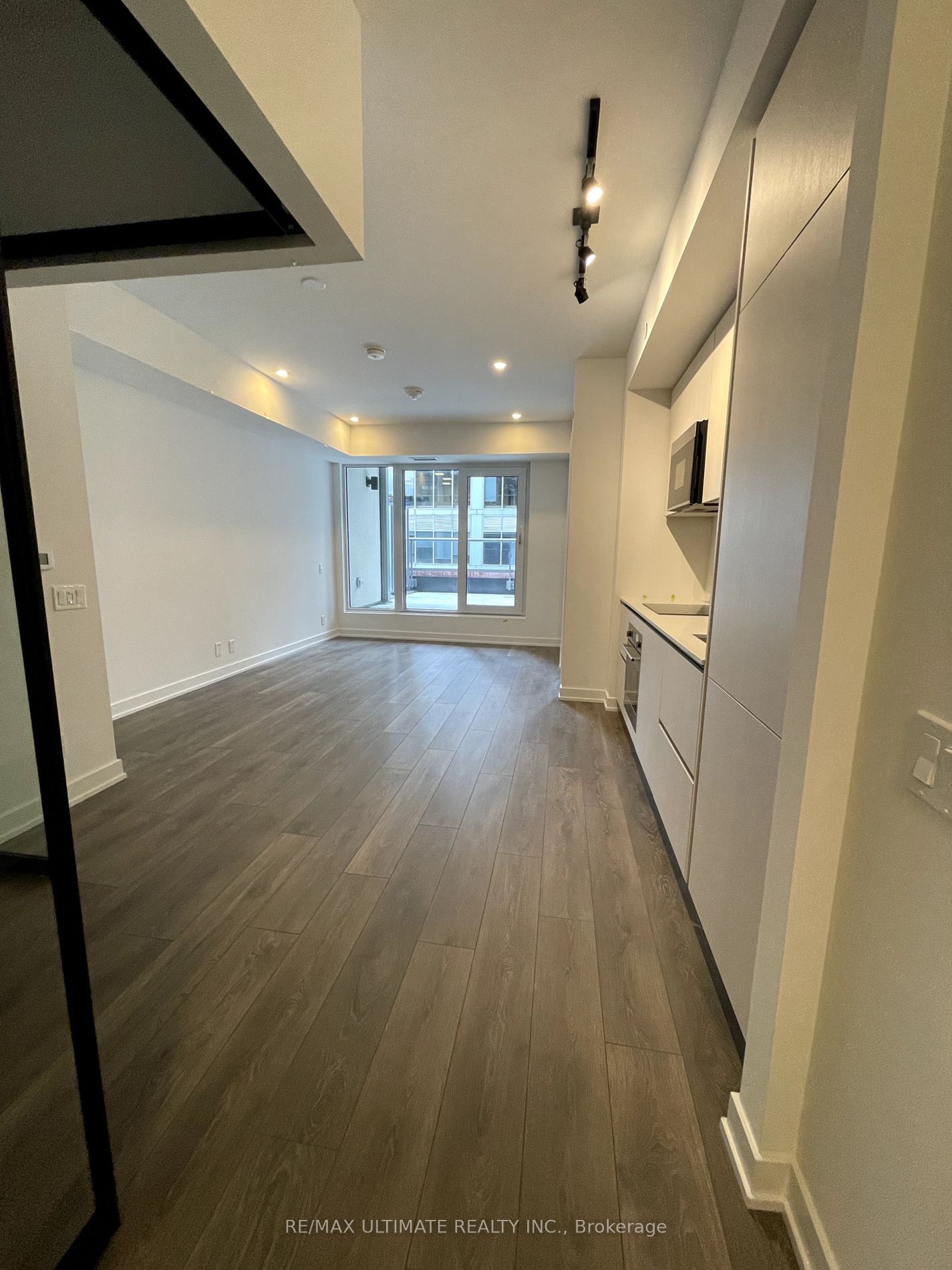 108 Peter St, unit 805 for rent