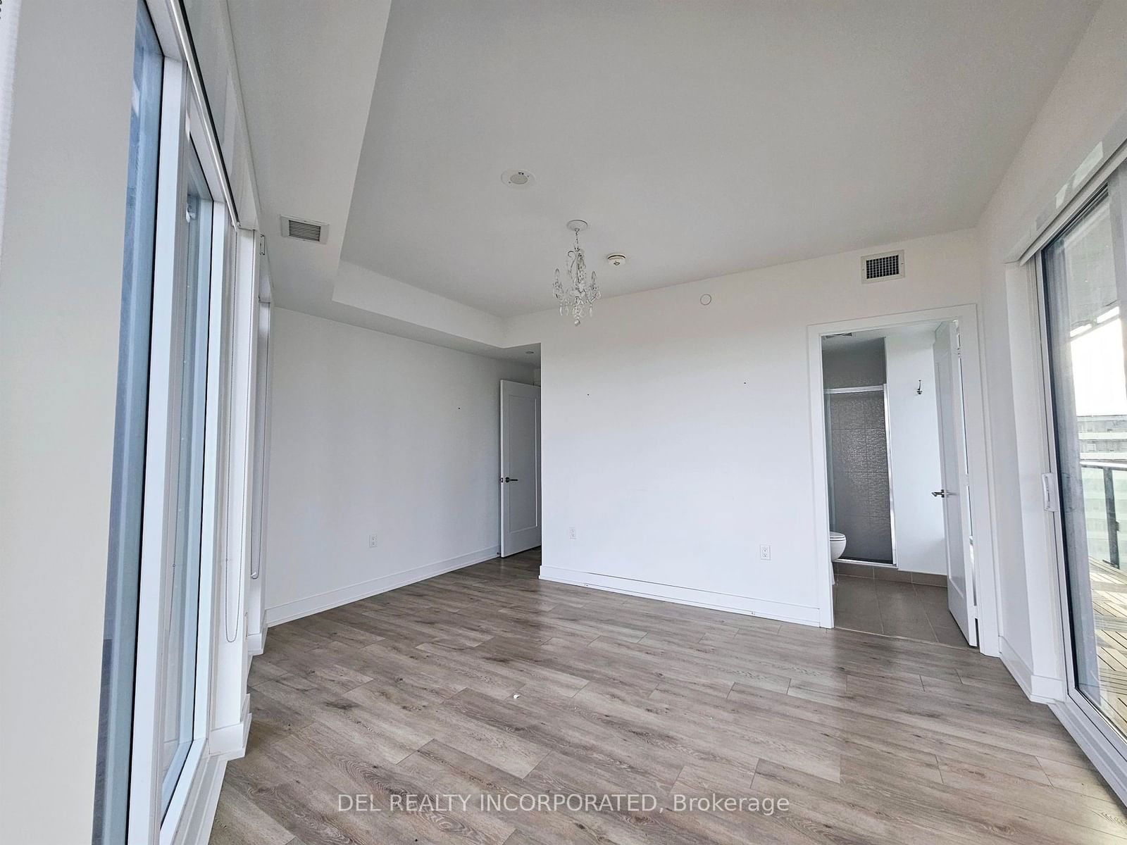 575 Bloor St E, unit 2102 for rent