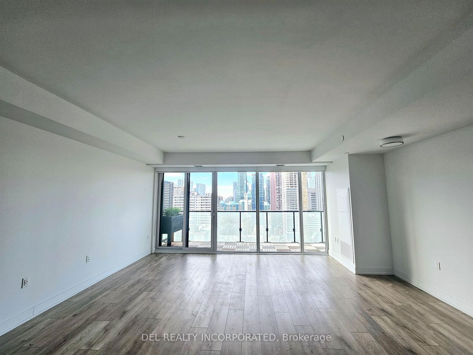 575 Bloor St E, unit 2102 for rent