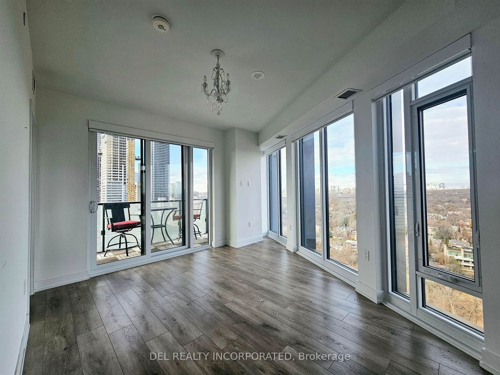 575 Bloor St E, unit 2102 for rent