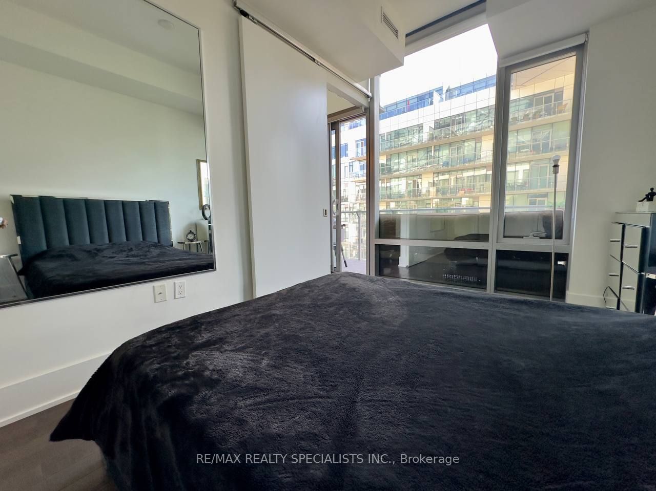 39 Queens Quay E, unit 830 for rent