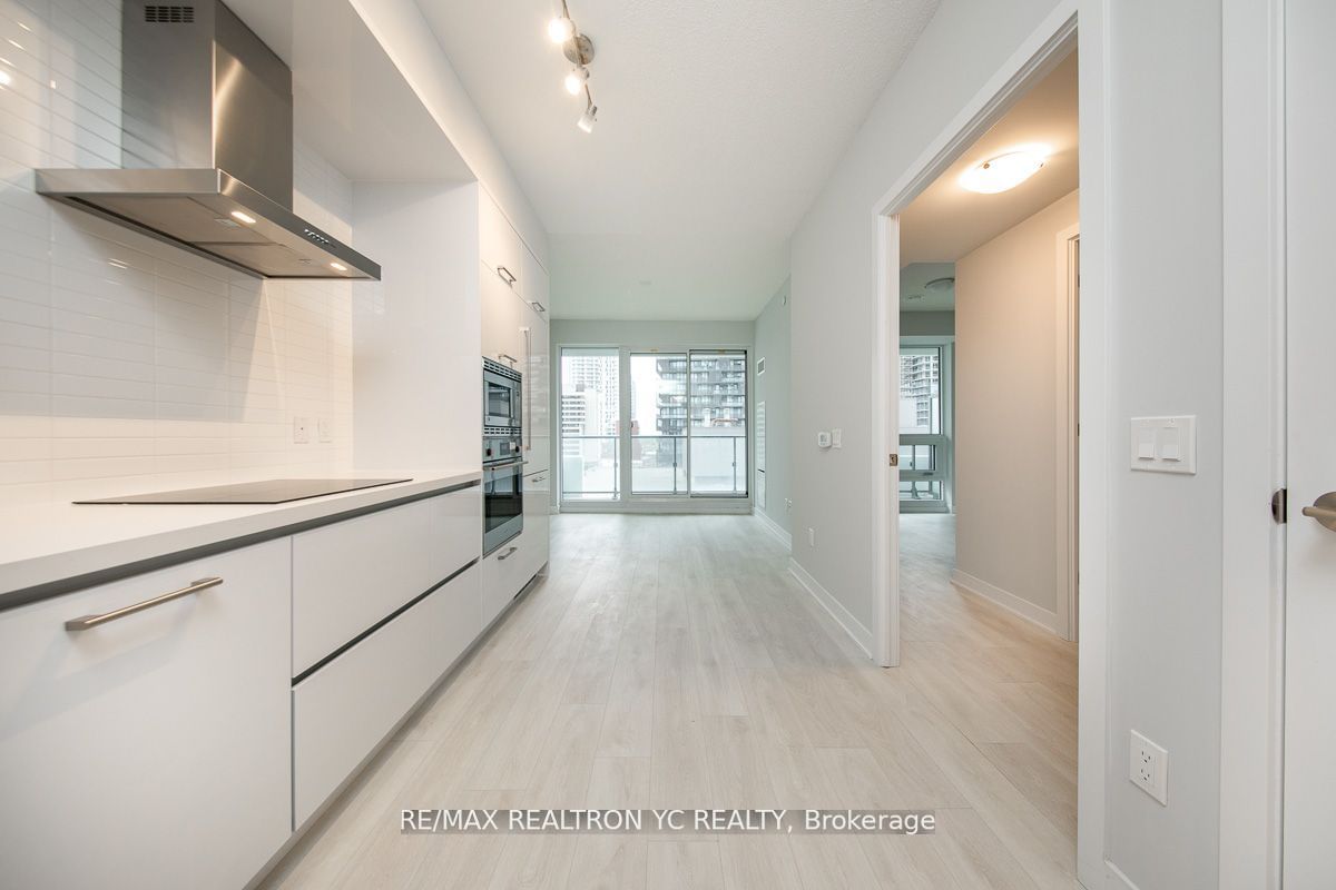 2221 Yonge St, unit 1010 for rent