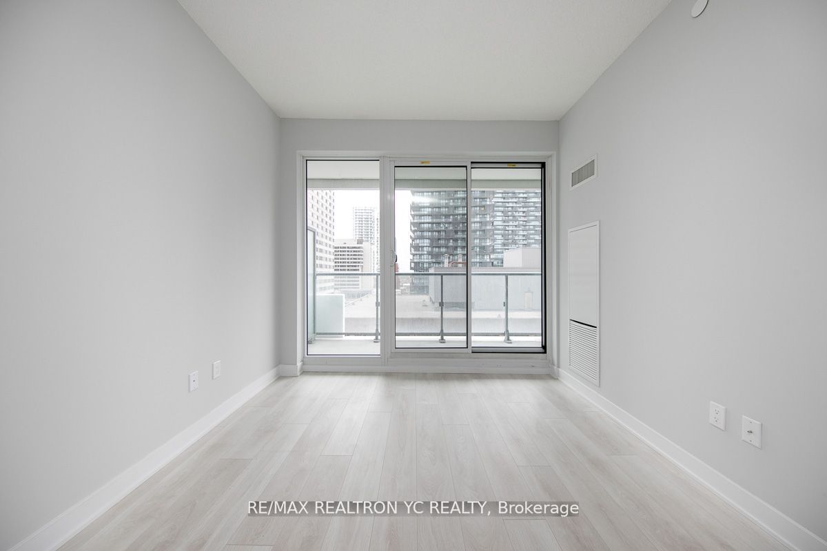 2221 Yonge St, unit 1010 for rent