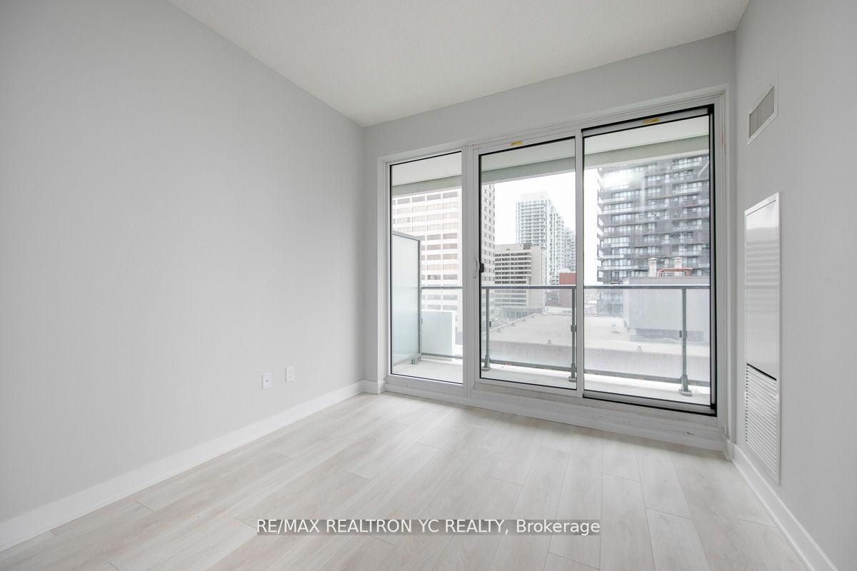 2221 Yonge St, unit 1010 for rent