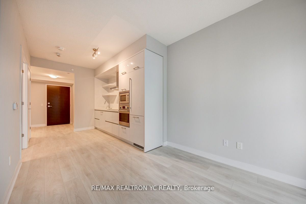 2221 Yonge St, unit 1010 for rent