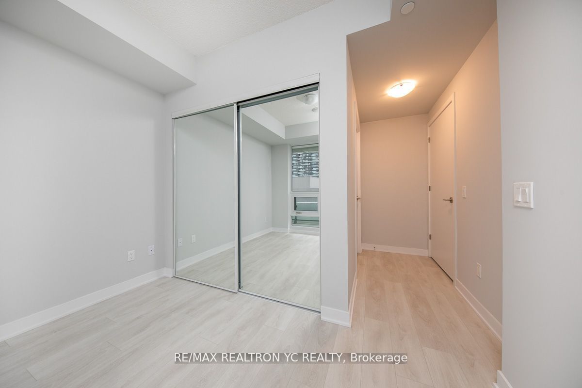 2221 Yonge St, unit 1010 for rent