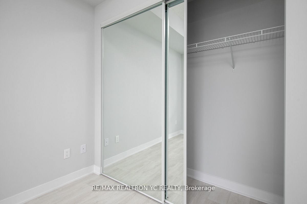 2221 Yonge St, unit 1010 for rent