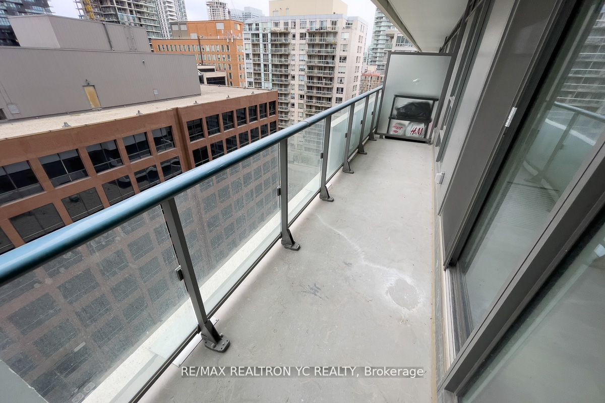 2221 Yonge St, unit 1010 for rent