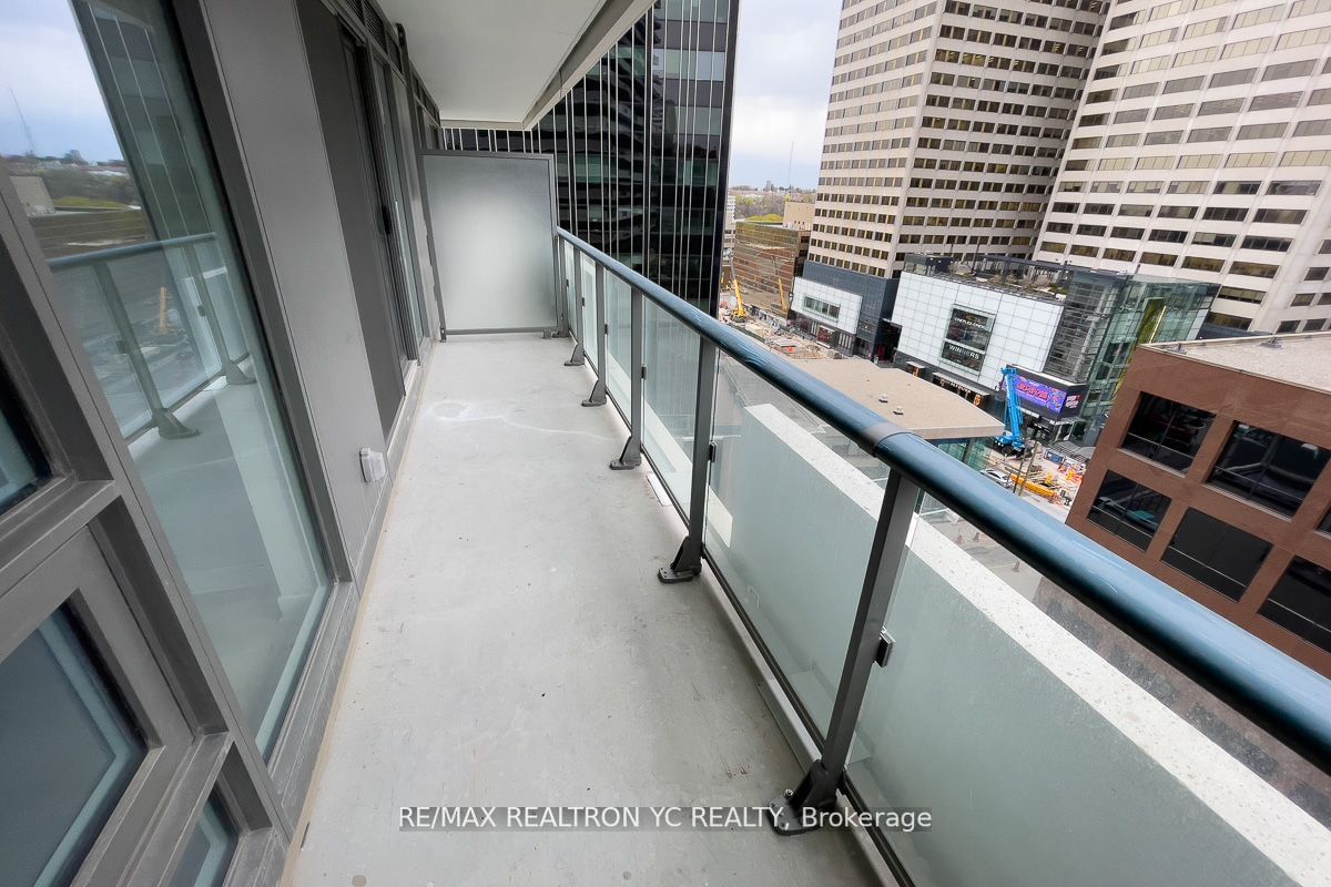 2221 Yonge St, unit 1010 for rent