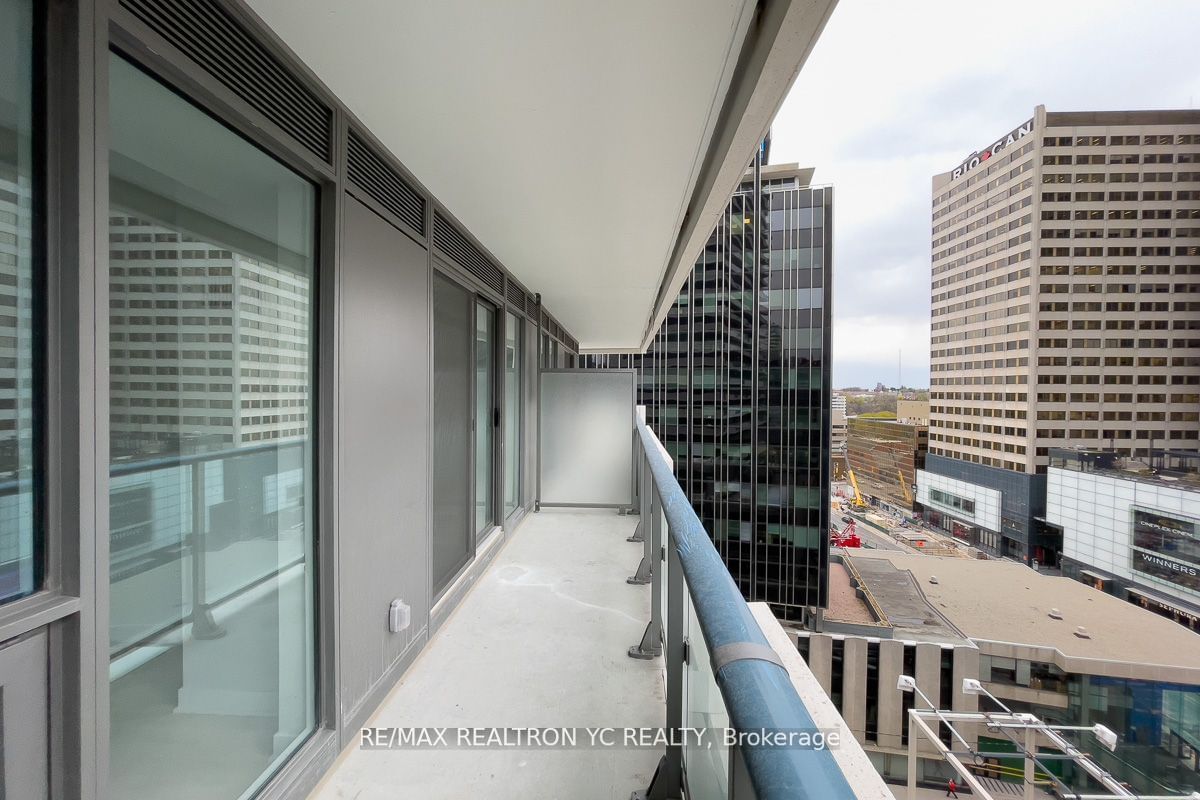 2221 Yonge St, unit 1010 for rent