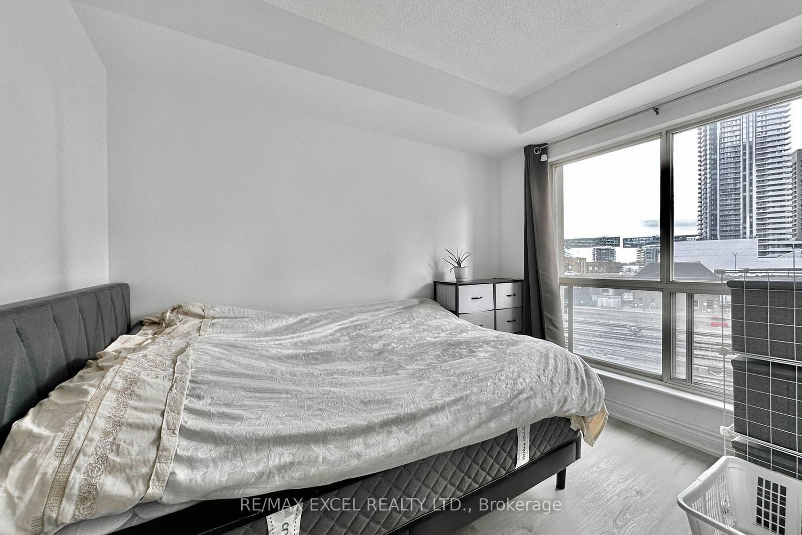 25 The Esplanade, unit 518 for rent