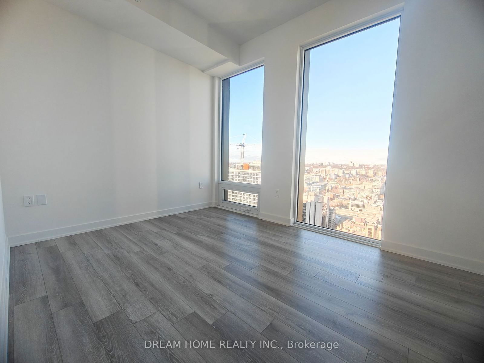 238 Simcoe St, unit 3703 for rent