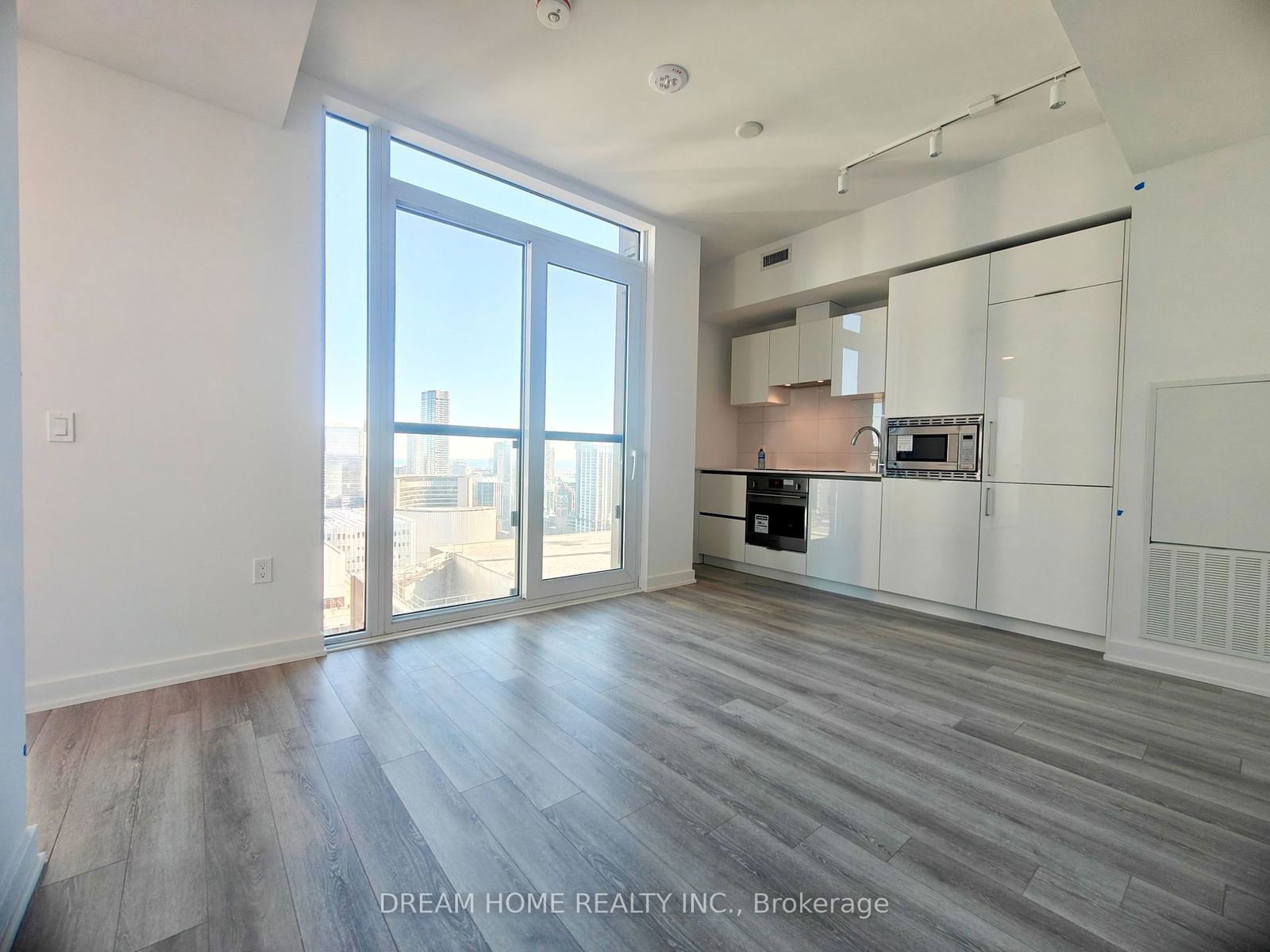 238 Simcoe St, unit 3703 for rent