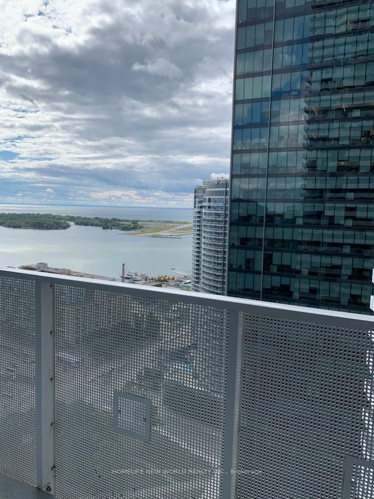 88 Harbour St N, unit 3501 for rent