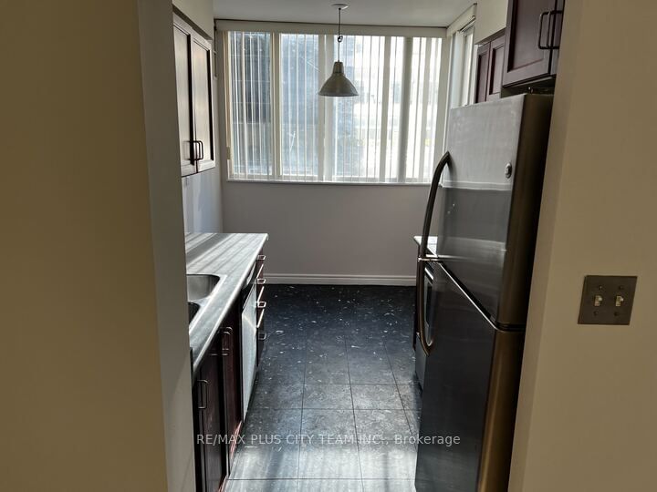 43 Eglinton Ave E, unit 205 for rent