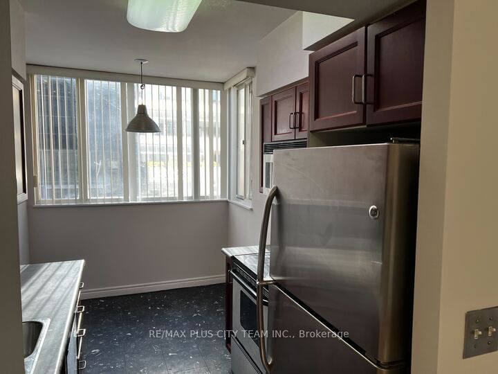 43 Eglinton Ave E, unit 205 for rent