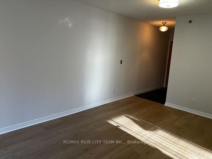 43 Eglinton Ave E, unit 205 for rent