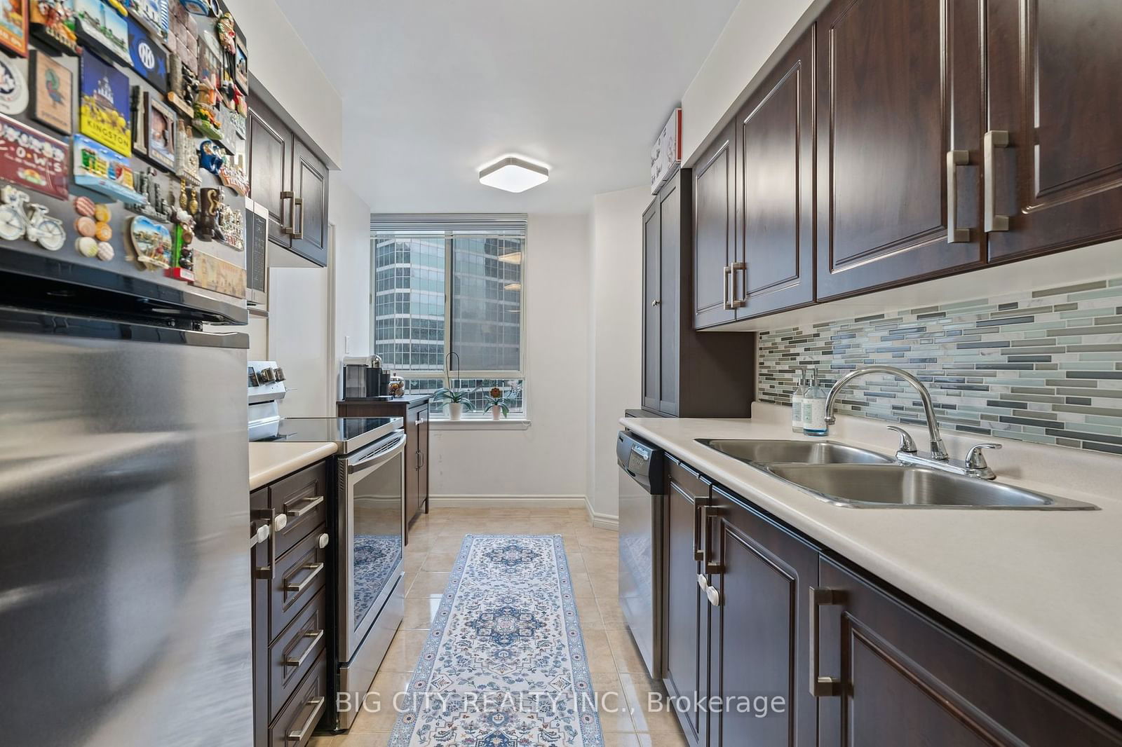 633 Bay St, unit 721 for sale