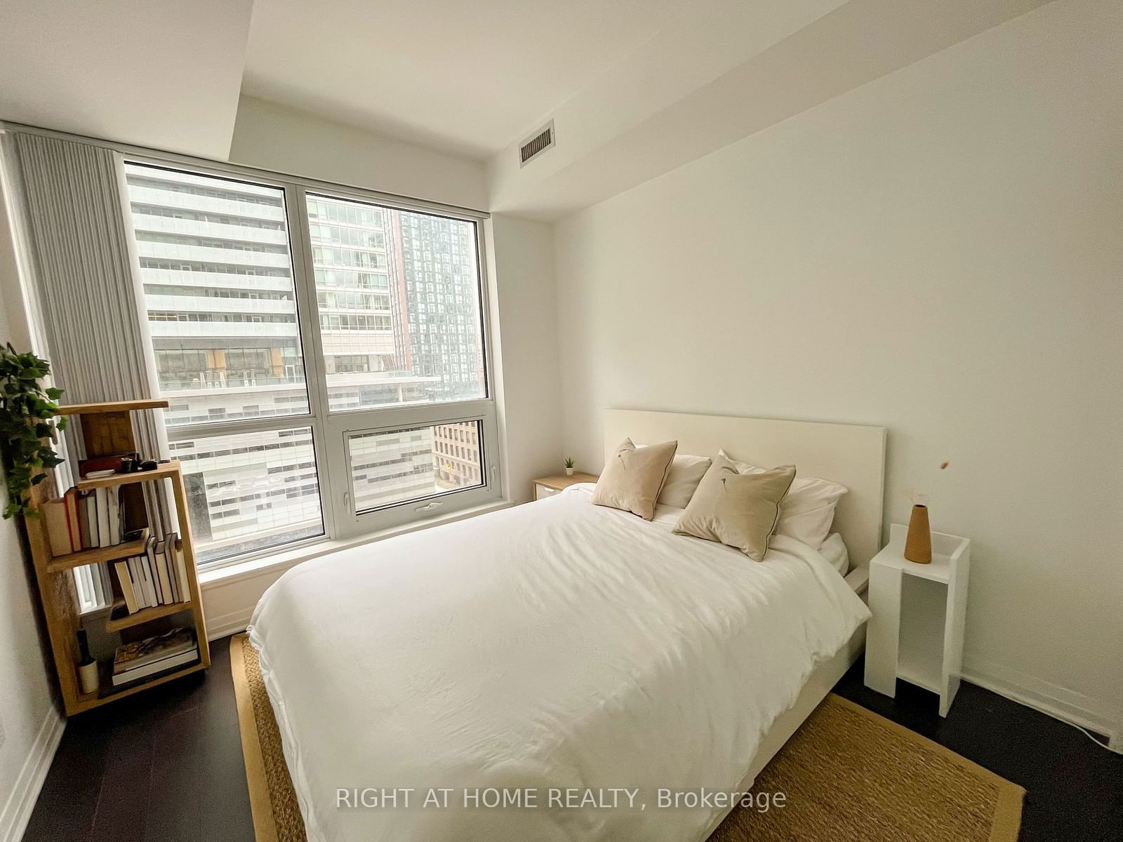 8 Mercer St, unit 912 for rent