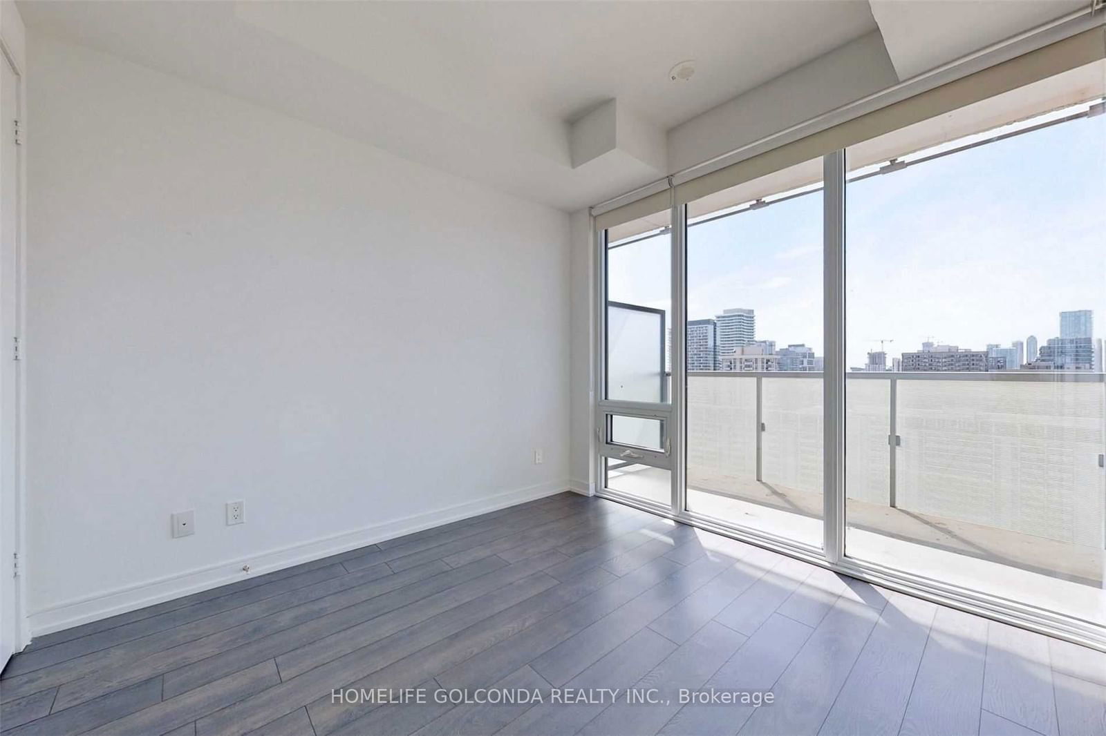 28 Wellesley St E, unit 2702 for rent