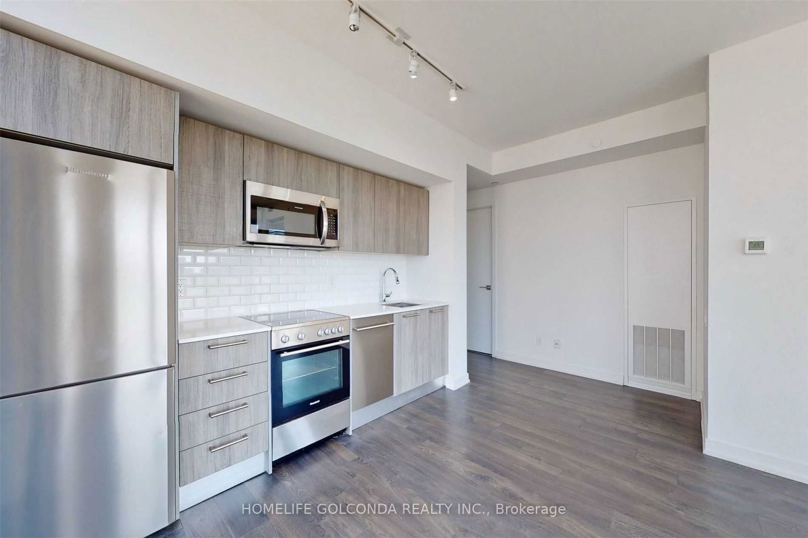 28 Wellesley St E, unit 2702 for rent